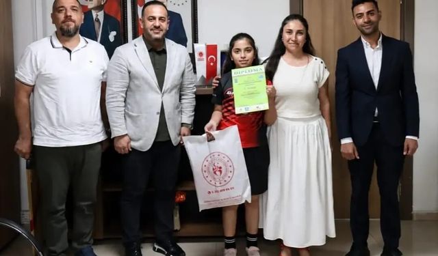 Adana'nın Gururu Şampiyon Sporcular, Mehmet Günay'ın Konuğu Oldu