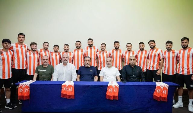 Adana 01 FK'da Transferler Turuncu-Beyaz Formayı Giydi