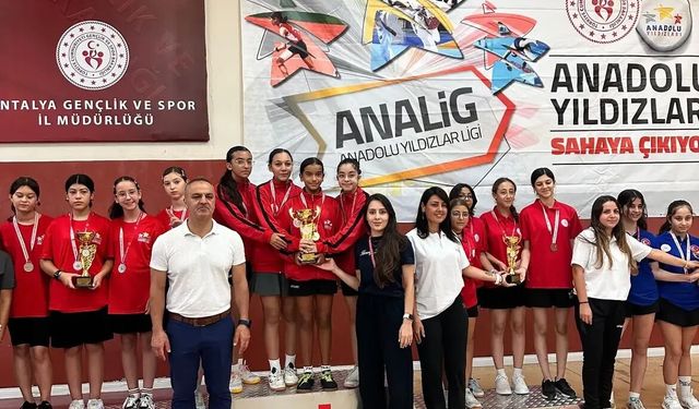 Analig'de Adana Rüzgârı: Masa Tenisinde Çifte Şampiyonluk