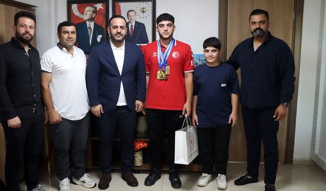 Milli Sporcu Egemen Ağca Avrupa’dan Çifte Şampiyonlukla Döndü