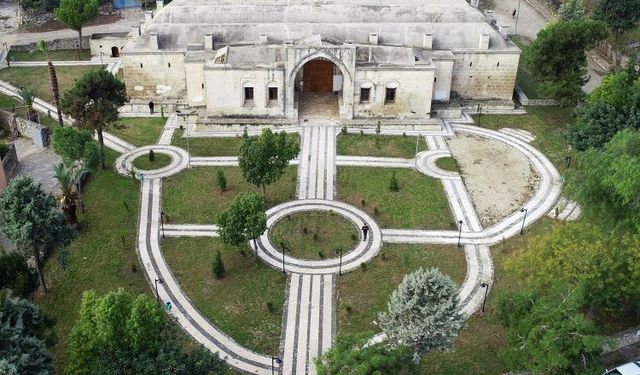 Ceyhan’ın Tarihi Hazinesi! Yüzyıllardır Ayakta Duran Kurtkulağı Kervansarayı