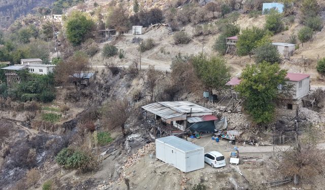 Kozan’da Yangında Evleri Yanan Ailelere Konteyner Desteği