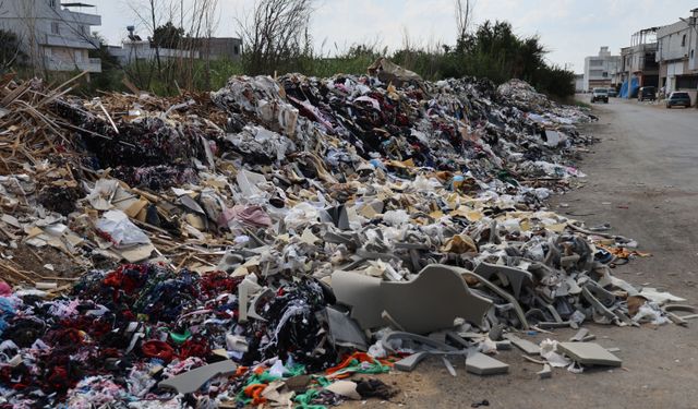Yüreğir'de Okul Önündeki Arazi Atıklarla Doldu: Mahalleli Çözüm Bekliyor
