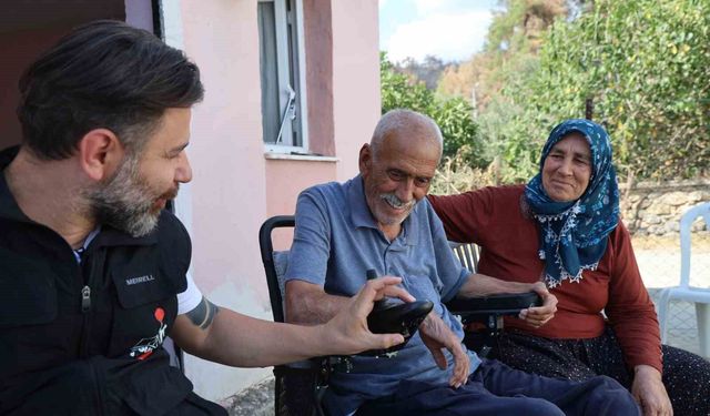 Kozan’daki Orman Yangınında Evini Kaybeden Yaşlı Çiftin Yüzü Güldü