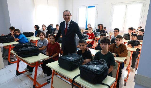 Başkan Vekili Tarık Özünal’dan LGS Öğrencilerine Hazırlık Seti Hediyesi
