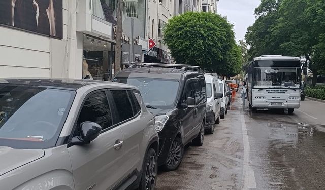 Adana'da Duraklar Otoparka Döndü!