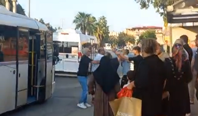 Kozan Yolu’nda Dolmuş Bir Anda Durdu, Ortalık Karıştı! Yumruklu, Sopalı Kavga