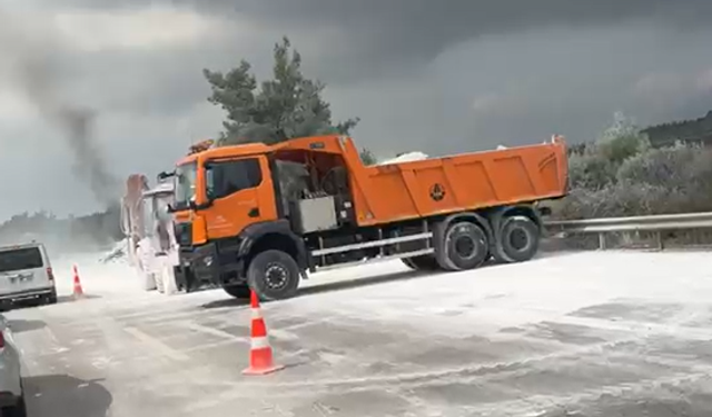 Adana-Mersin Otoyolu’nda TIR Alev Aldı: Trafik Yavaşladı