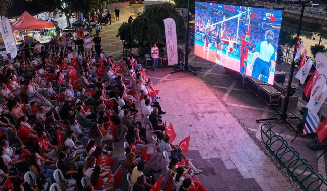 Adana’da Filenin Sultanları’nın Şampiyonluk Coşkusu Dev Ekrana Yansıdı