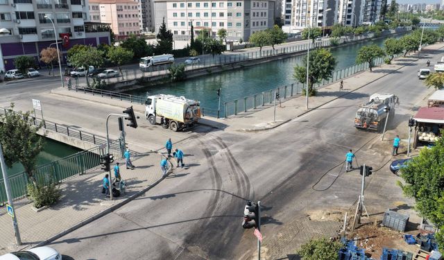 Adana’da Temizlik Seferberliği: Ekipler Kıyıboyu Caddesi’nde Sahaya İndi