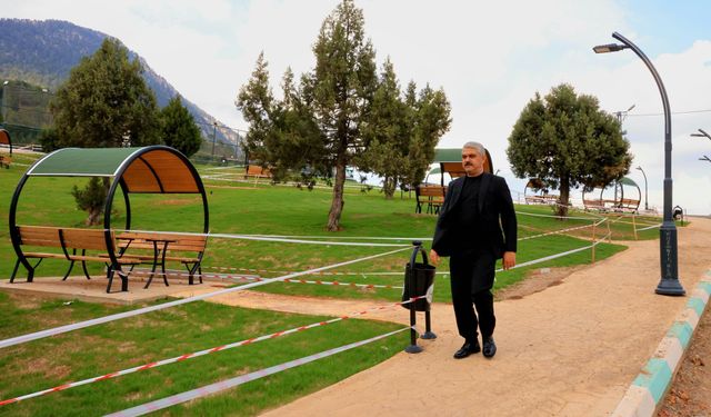 Pozantı’da Millet Bahçesi Çalışmaları Sürüyor! Ferdi Tayfur İçin Çınar Ağacı Dikilecek