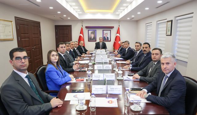 Vali Yavuz Kaymakamlarla Buluştu: Adana’nın İlçeleri Masaya Yatırıldı
