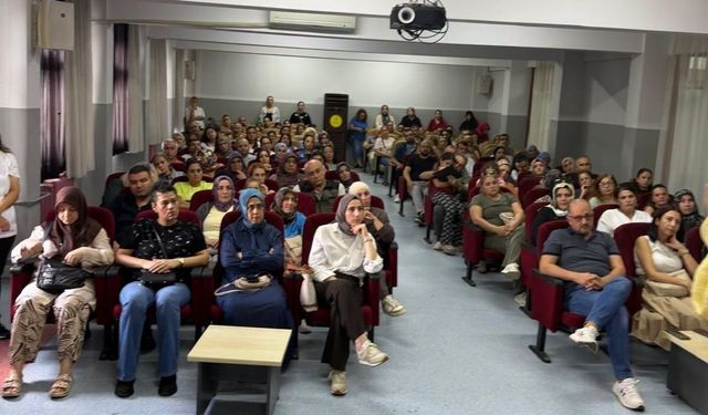 Adana’da Velilere Eğitim: Okul-Aile İlişkisi ve Bilinçli Medya Kullanımı Anlatıldı