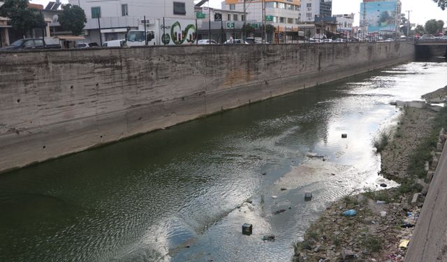 Adana’da Sulama Kanalında Kötü Koku ve Çöp Tepkisi