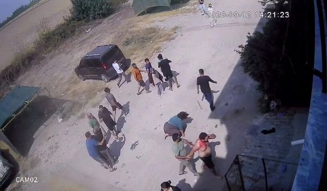 Adana’da Evlerinin Önünde Dehşeti Yaşadılar! Zincir Ve Keserlerle Saldırı