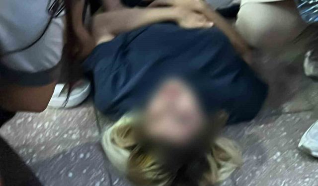 Adana’da Sokak Ortasında Dehşet! Eşini Bıçaklayan Şüpheli Tutuklandı
