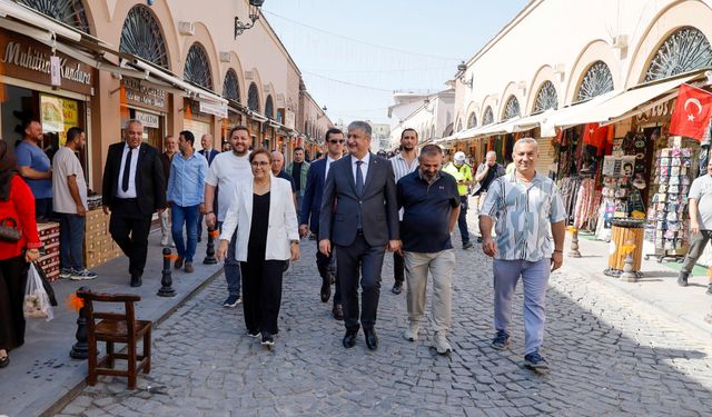 Adana’nın Tarihi Ve Ticari Kalbinde Değişim! Esnafla Bir Araya Gelindi