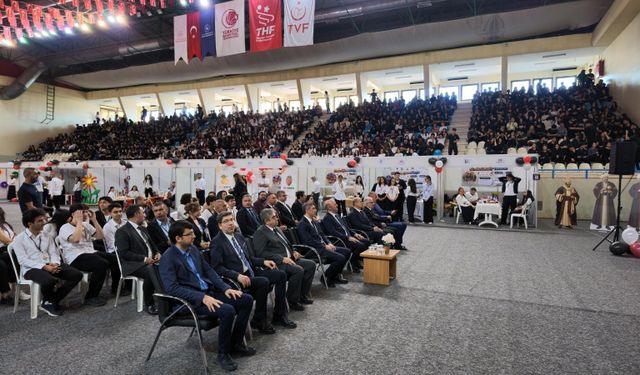 Adana’da Bilim Şenliği: Öğrenciler 32 Farklı Atölyede Bilimi Keşfetti