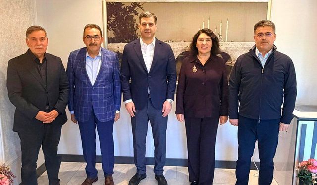 Milletvekilleri Ve İl Teşkilatı Masaya Oturdu: AK Parti Adana’da Yol Haritası Belirlendi!