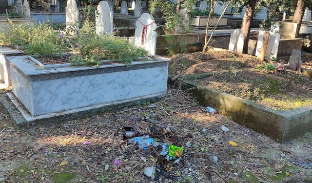 Adana'da Skandal Manzara! Akkapı Mezarlığı Kaderine Terk Edildi