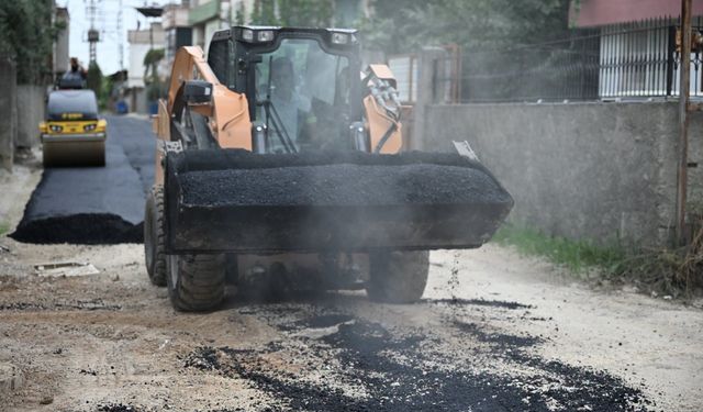 Seyhan’da Asfalt Seferberliği Hız Kesmiyor: Yollar Daha Modern ve Güvenli Hale Geliyor