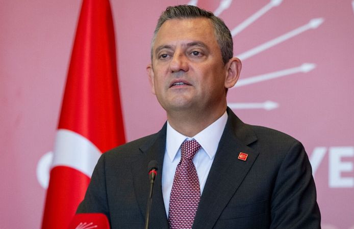 Özgür Özel Meclis Kürsüsünden Seslendi: Kurultay Çağrısı Yaptı