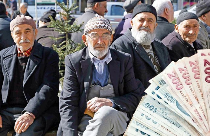 Staj Mağdurlarına ve Emeklilere Müjde: SGK Uzmanından Kritik Açıklama