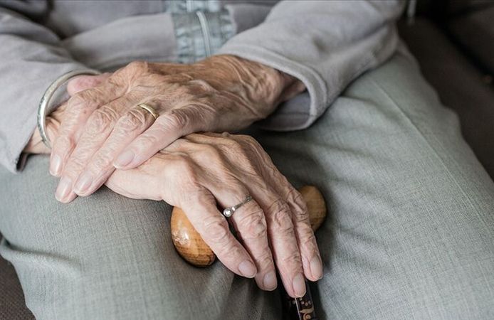 Emekli Maaşı Yetmeyene Müjde: Bakanlık Ücretsiz Bakım Şartlarını Güncelledi