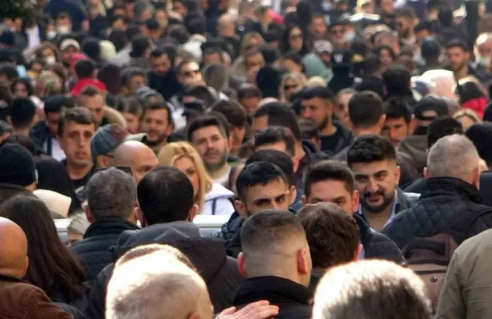 Türkiye'nin Nüfusu 86 Milyonu Aştı: En Kalabalık Yaş Grubu Şaşırttı!