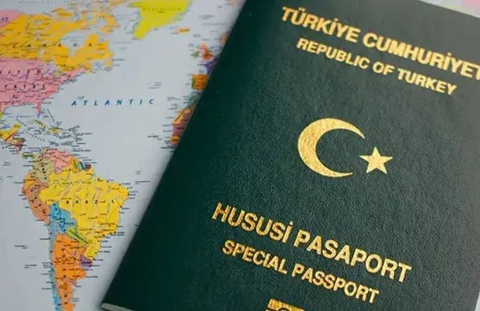 Yeşil Pasaportla Seyahat Kalkıyor mu? Resmi Yanıt Geldi