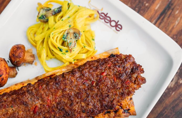 Adana’da üç ayrı ateş yakan mutfak: Dede Kebap