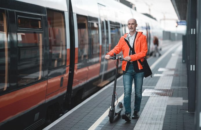 Tren Yolculuklarında Yeni Dönem: Elektrikli Skuter Dönemi Başlıyor!