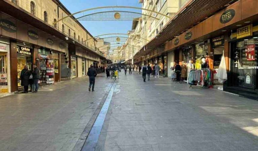 Sessiz Bir Başlangıç: Gaziantep'te Yeni Yılın İlk Gününde Kent Merkezi Sakin