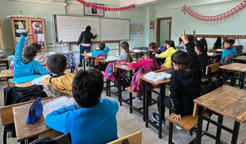 15 Ekim İstanbul'da okullar tatil mi, yarın okul var mı? Valilik açıklama yaptı mı?