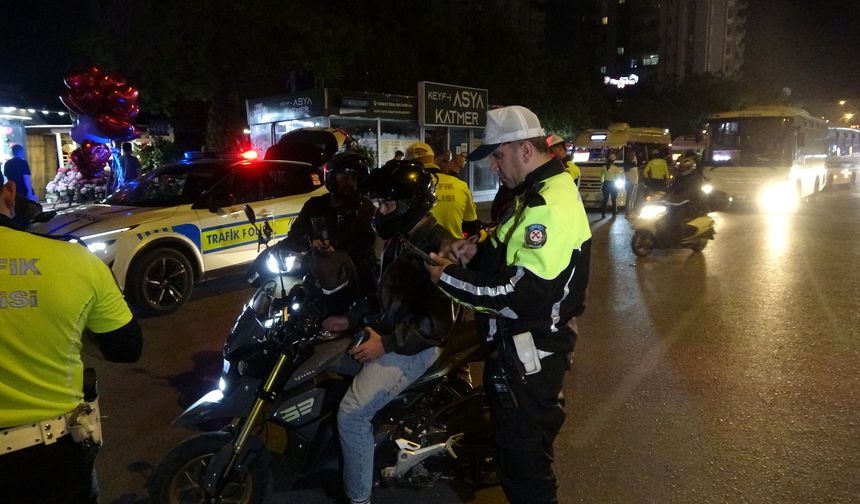 Adana'da Motosikletlilere Ceza Yağmuru: 1 Saatte Yarım Milyon TL!