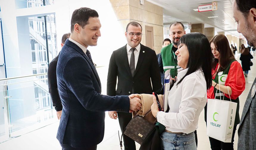 Adana Barosu ve Yeşilay'dan Adliye Koridorlarında 'Bağımsızlık' Mesajı