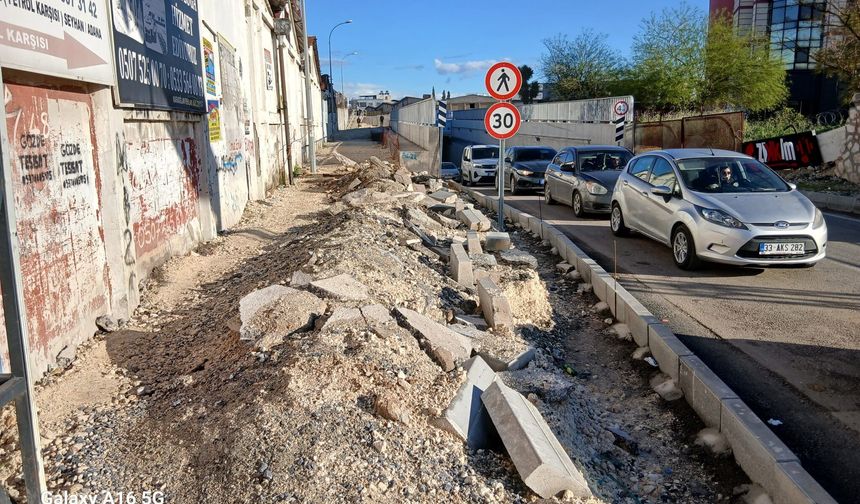 Adana’da Alt Geçit Açıldı Ama Sorun Bitmedi! Seyhan Küçükdikili’de Yayalar İsyanda