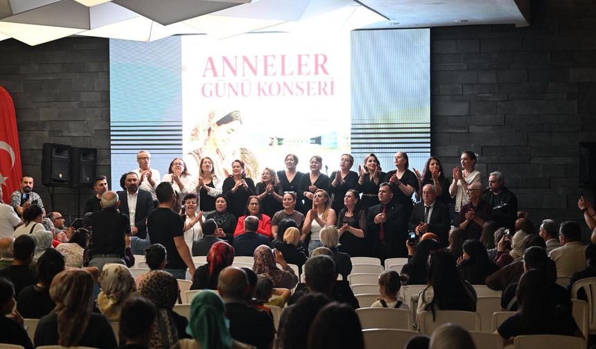 Sarıçam'da Annelere Özel Türkü Ziyafeti