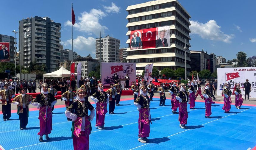 Adana’da 19 Mayıs Coşkusu Meydanlara Taştı