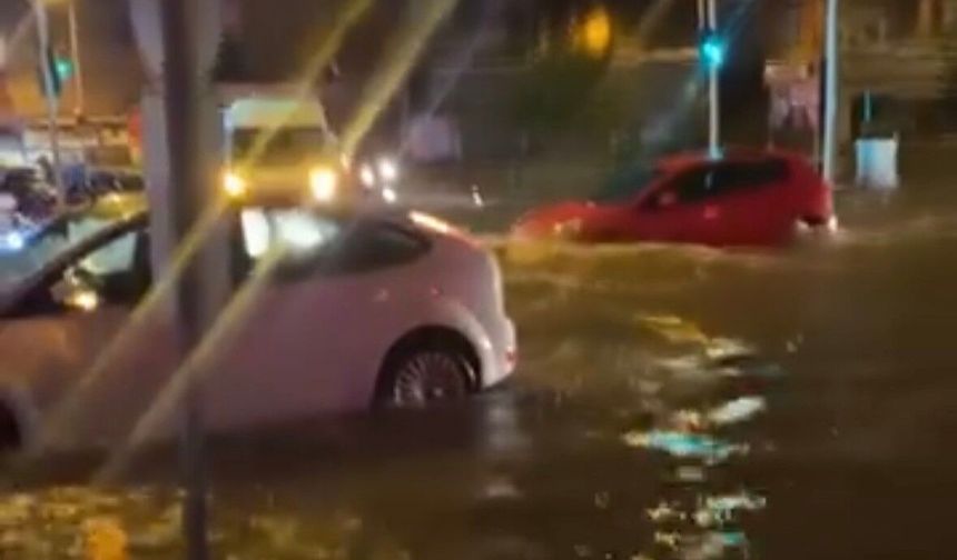 Sağanak Yağış Adana’yı Vurdu: Yollar Göle Döndü