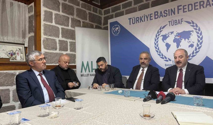 Mustafa Varank: 'Şu anda partinin bütün dizaynını Özgür Özel'e göre yapıyorlar'
