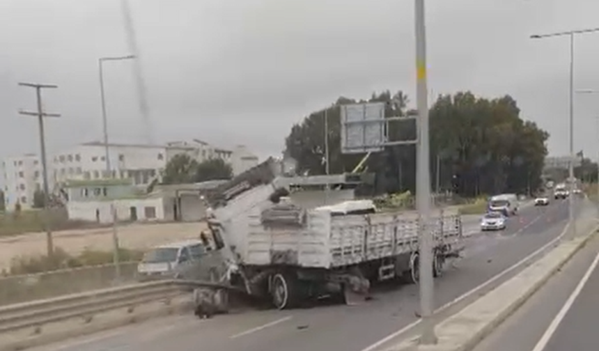 Adana D-400’de Tır Kazası