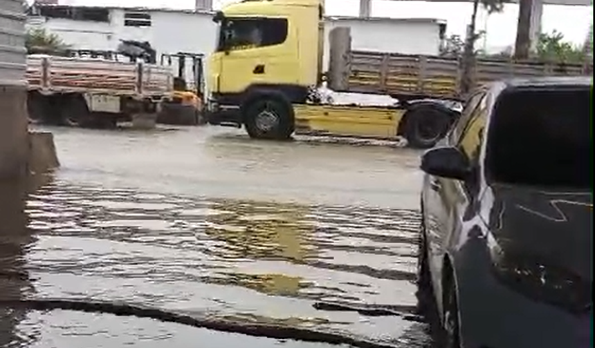 Adana’da Şiddetli Yağmur Hayatı Felç Etti