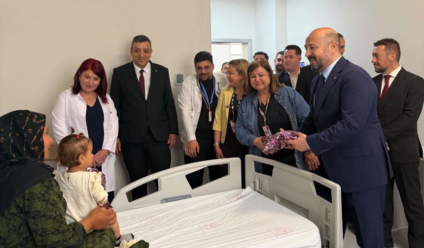 Nacar'dan Anlamlı Ziyaret: Hastalarla Bayramlaştı