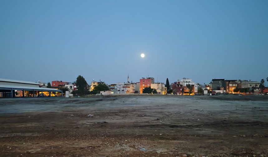 Yüreğir’de Bayram Mesaisi: Kurban Satış Alanı Temizlendi