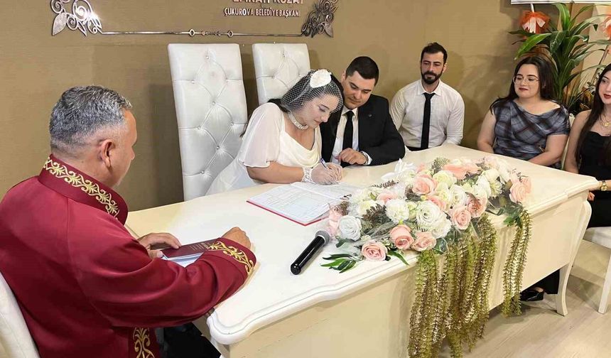 26.06.2026 Çılgınlığı! Adana'da Nikah Dairelerinde Uzun Kuyruklar Oluştu