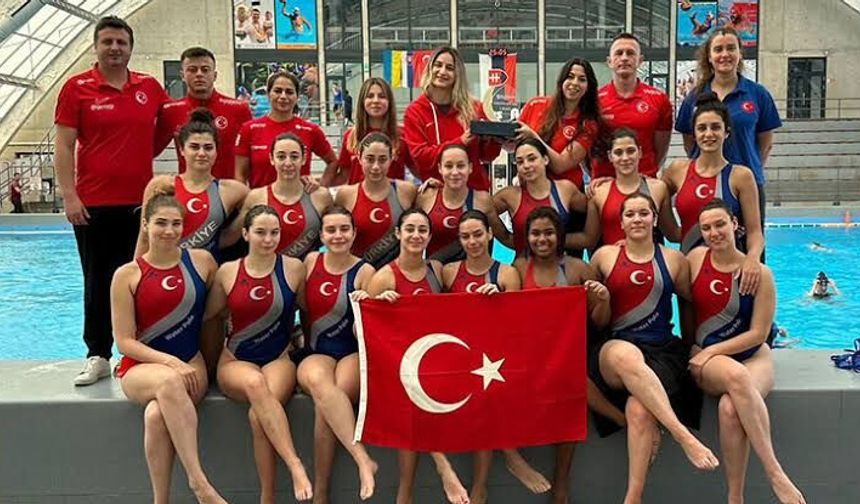 Türkiye Kadın Sutopu Milli Takımı Adana'da Kampa Girdi