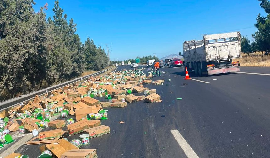 Otoyola Dökülen Deterjan Trafiği Durdurdu