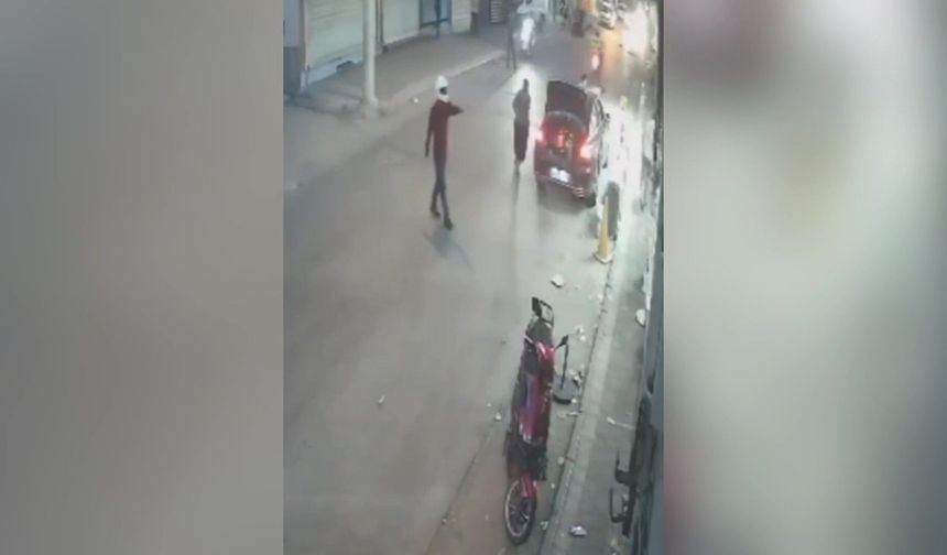 Adana'da Kasklı Saldırgan Dehşet Saçtı: 1 Yaralı