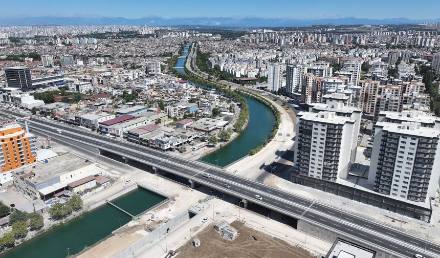 Adana'da Kavşak Projesinde Geri Sayım! Üst Geçit Trafiğe Açıldı